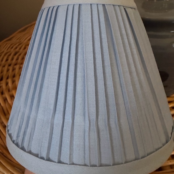 80s Vintage Hand-Painted Blue Ceramic Mini Lamp with Pleated Shade - Picture 4 of 7